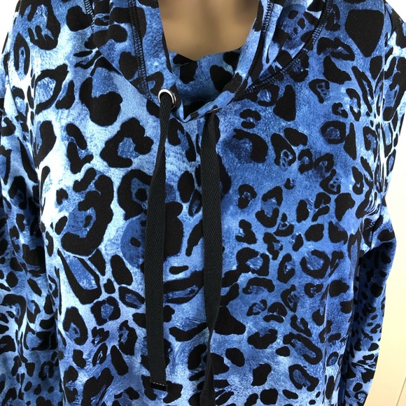 Susan Graver Weekend blue and black cheetah print tunic - Picture 3 of 6